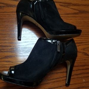 Anne Klein black patent leather and suede shoes